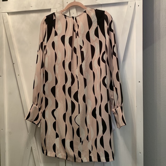 ⭐️🔥BCBG- MAXAZARIA Dress. Size M🔥⭐️ - Picture 3 of 6